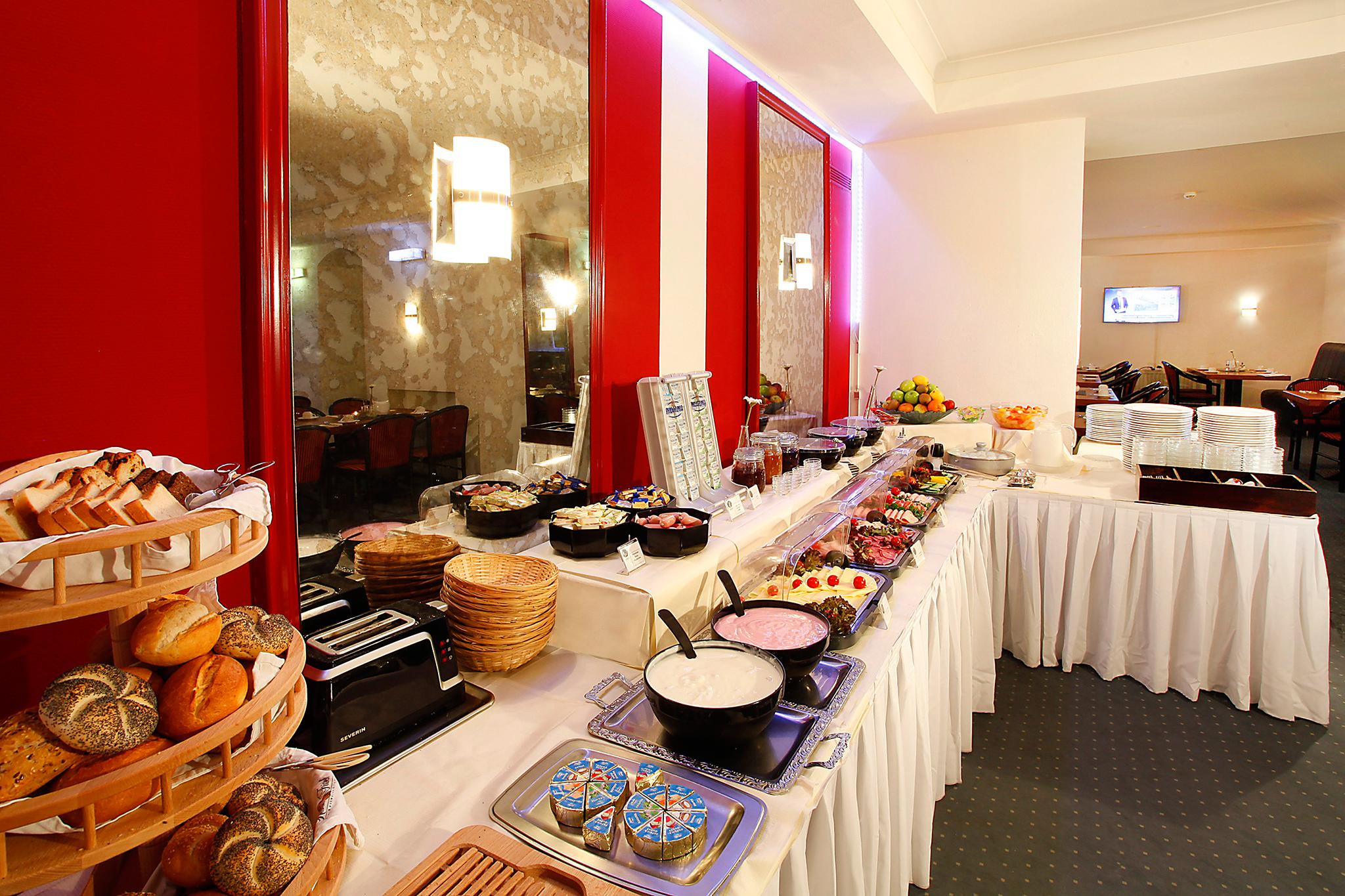 Ina Royal Hotel 3*